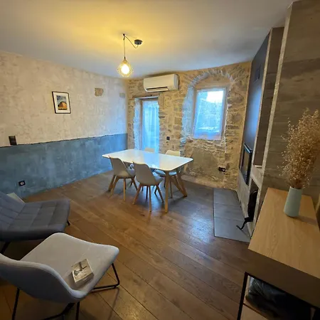Maison De Village En Pierre - Coeur Du Vieux Coux